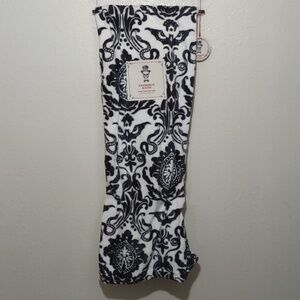 NWT Microvelour Throw Blanket White & Black Pattern birds snakes& bats 50x70in